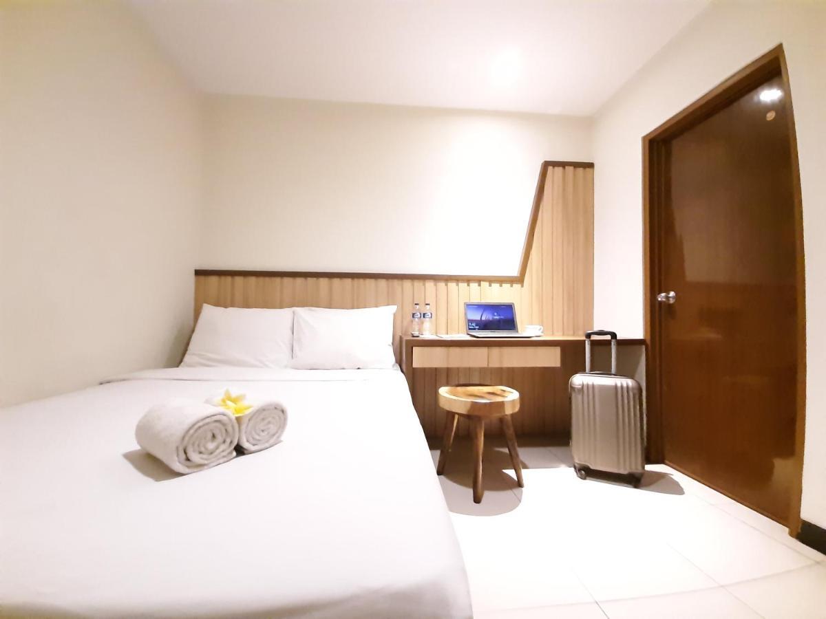 Hotel Pantes Kota Lama Semarang Exterior photo