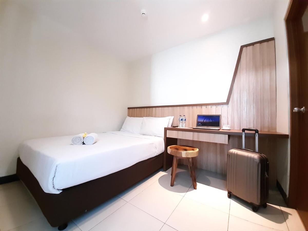 Hotel Pantes Kota Lama Semarang Exterior photo