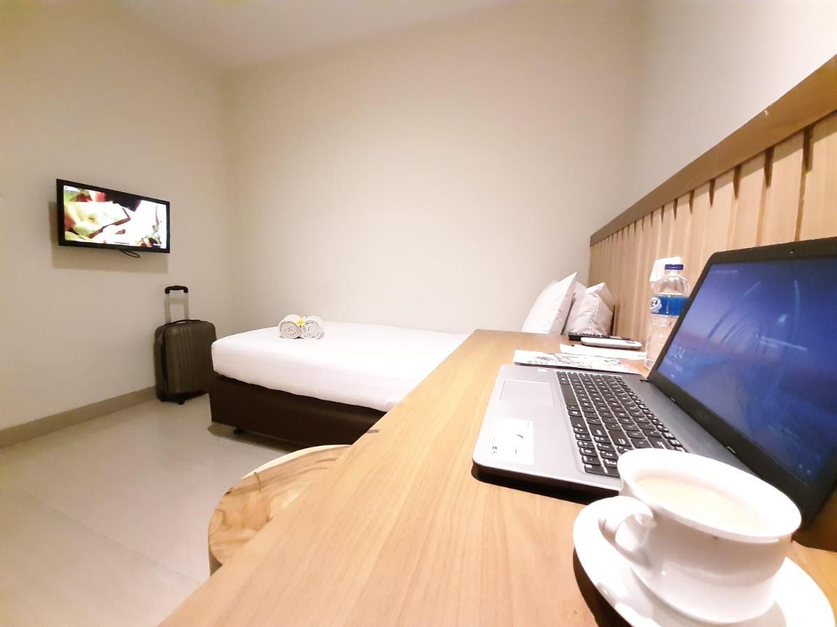 Hotel Pantes Kota Lama Semarang Exterior photo