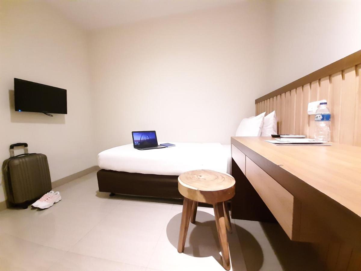 Hotel Pantes Kota Lama Semarang Exterior photo